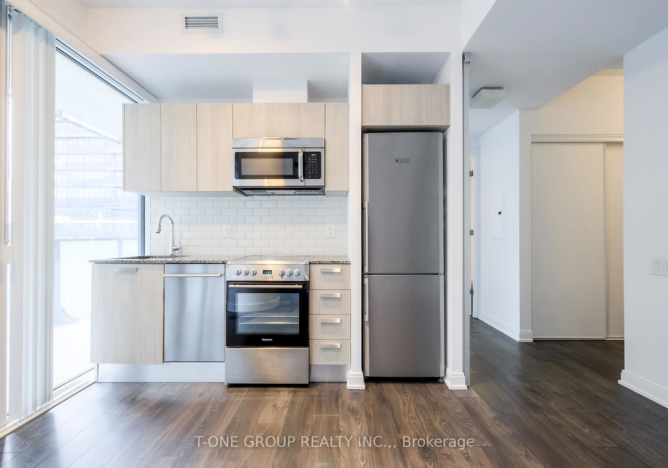 42-charles-street-e-toronto-ontario-c12375178