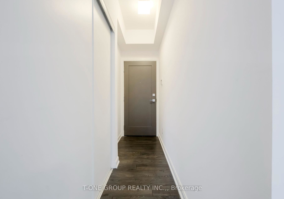 42-charles-street-e-toronto-ontario-c12375178