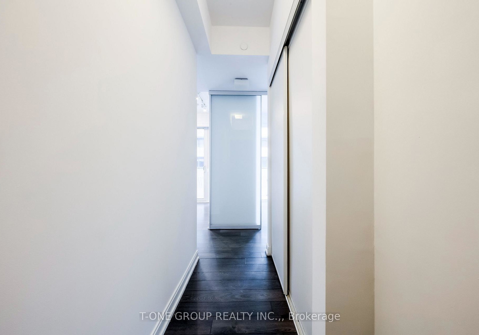 42-charles-street-e-toronto-ontario-c12375178