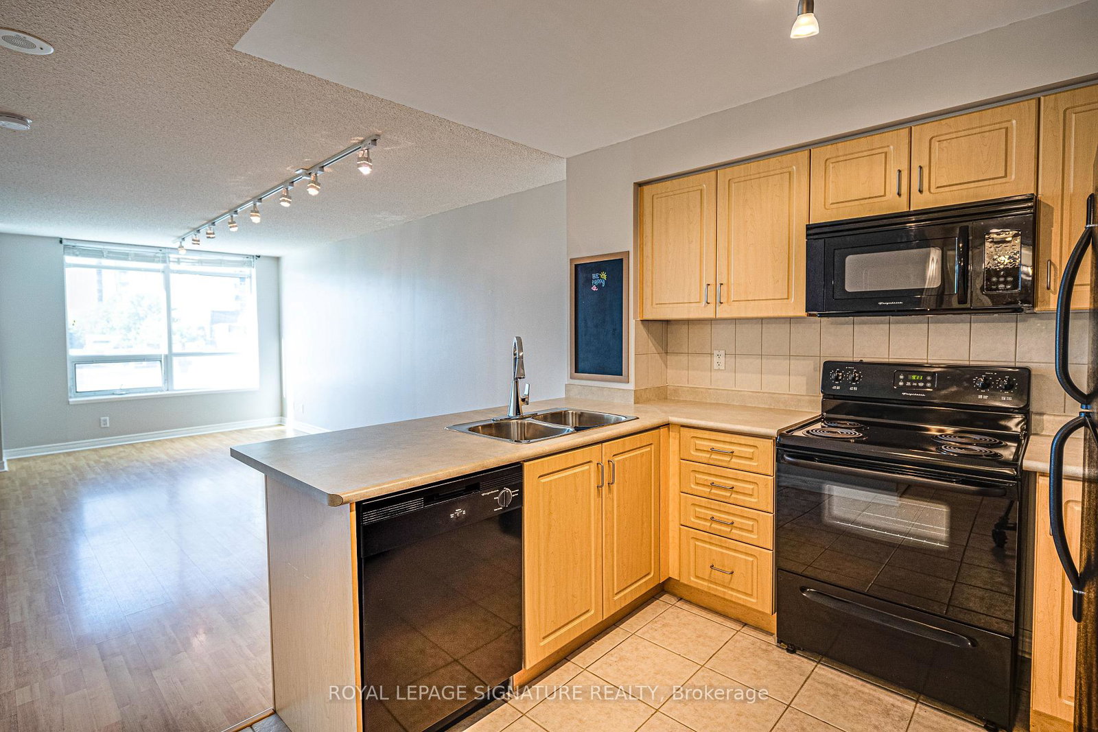 212-eglinton-avenue-toronto-ontario-c12375225