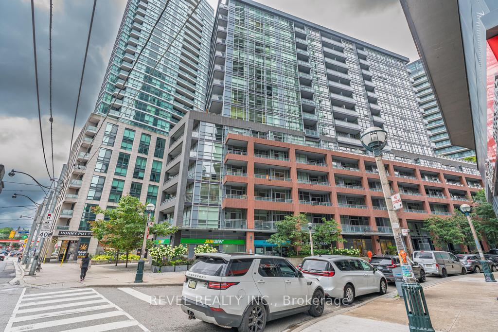 15-bruyeres-mews-toronto-ontario-c12375330