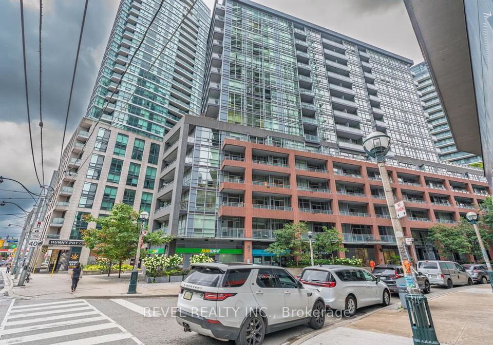 15-bruyeres-mews-toronto-ontario-c12375330