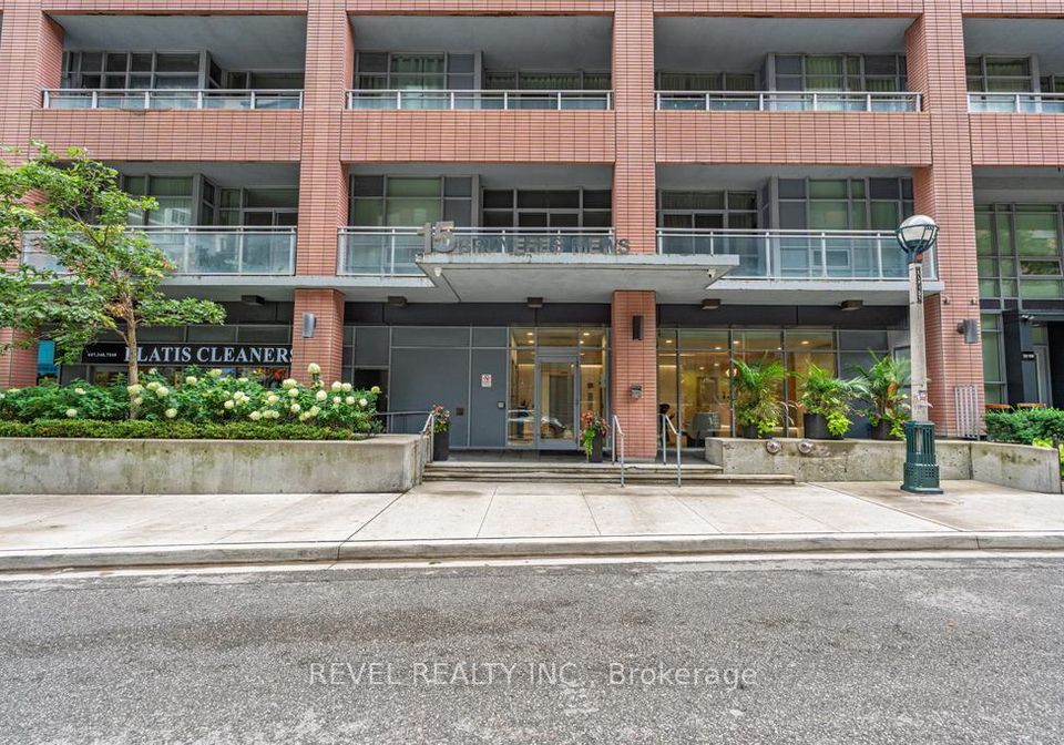 15-bruyeres-mews-toronto-ontario-c12375330