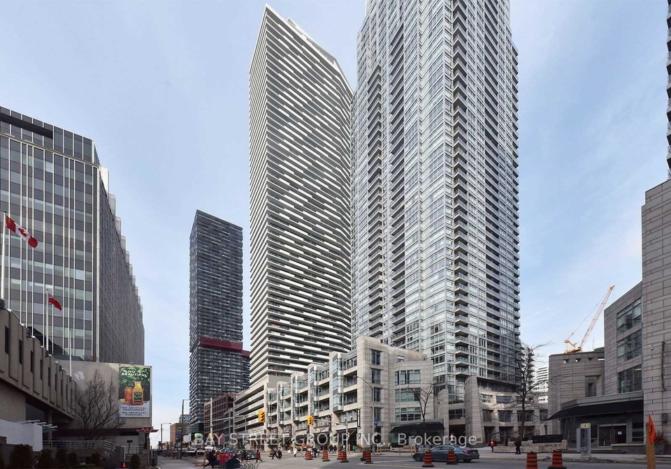 2221-yonge-street-toronto-ontario-c12376165