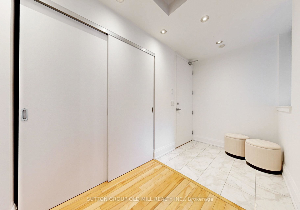 62-niagara-street-toronto-ontario-c12376446