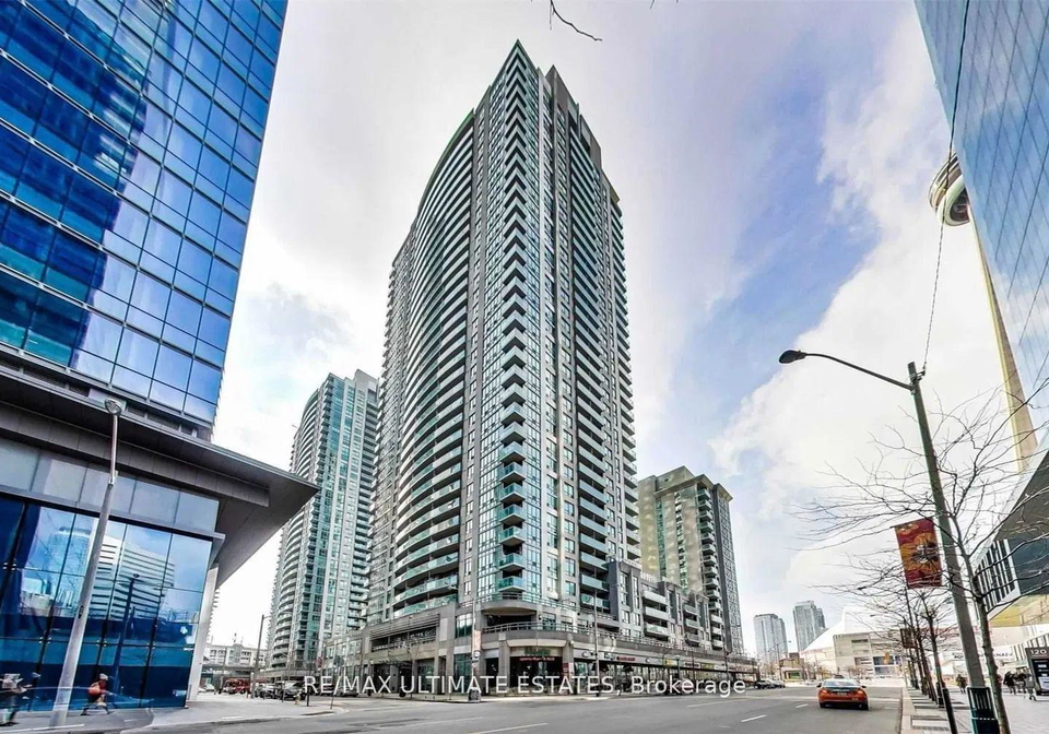 30-grand-trunk-crescent-toronto-ontario-c12376596