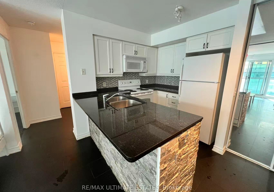 30-grand-trunk-crescent-toronto-ontario-c12376596