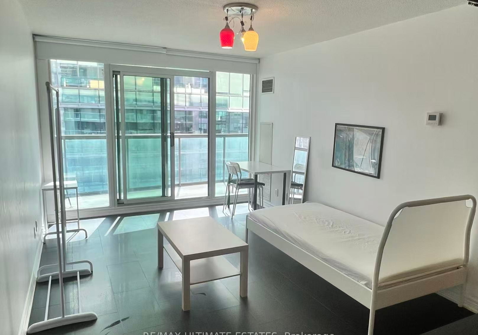 30-grand-trunk-crescent-toronto-ontario-c12376596