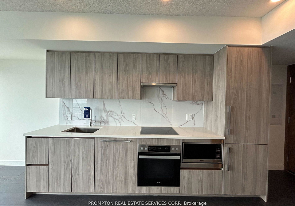 1-concord-cityplace-way-toronto-ontario-c12377970