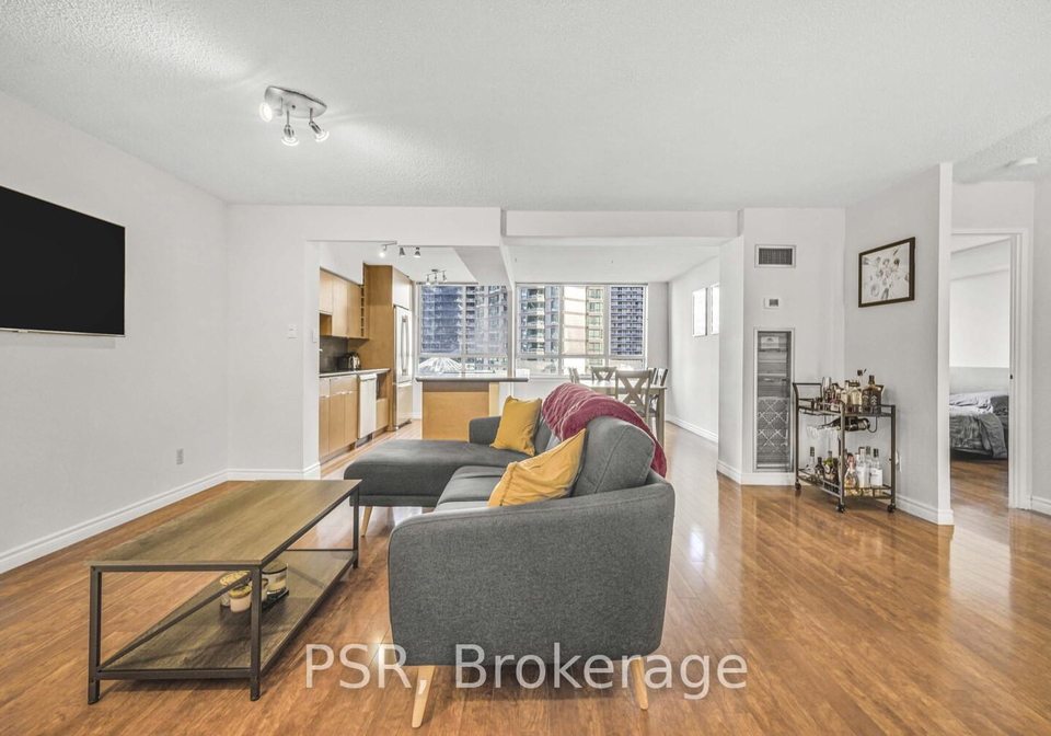 633-bay-street-toronto-ontario-c12378105