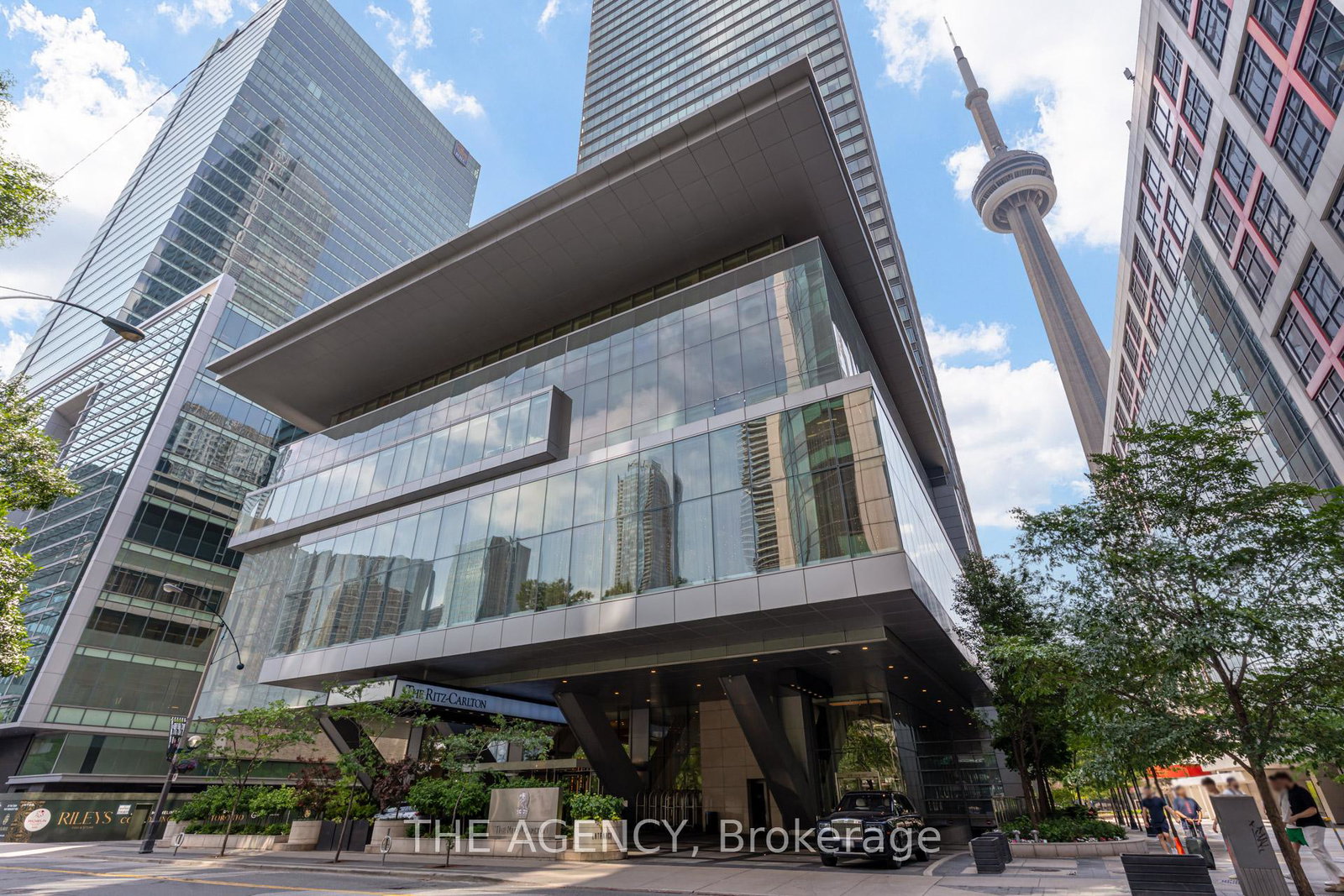183-wellington-street-w-toronto-ontario-c12378125