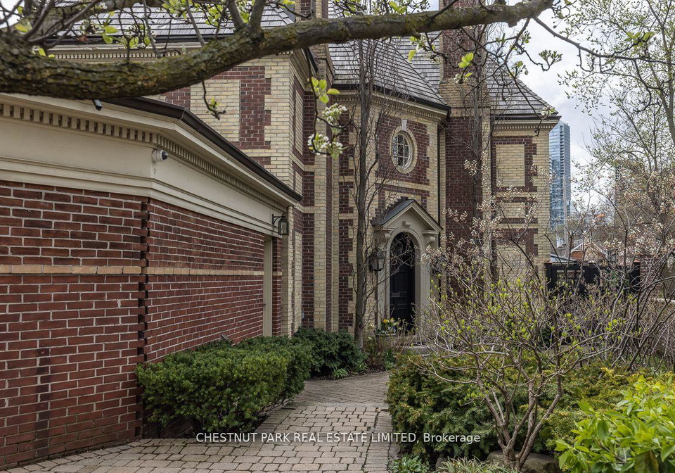 45-south-drive-toronto-ontario-c12378216
