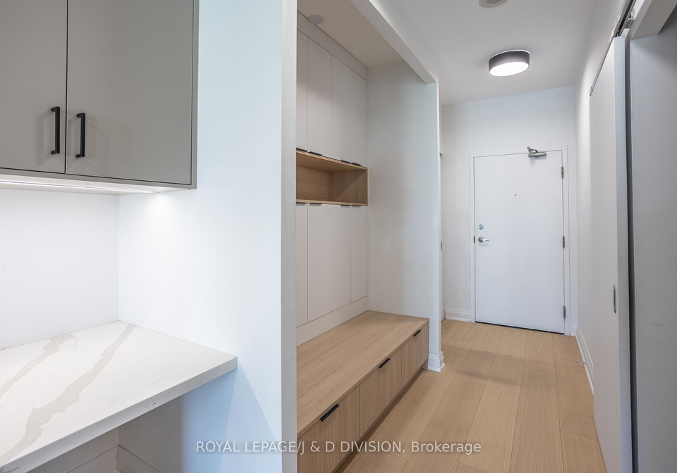 20-scrivener-square-toronto-ontario-c12378900
