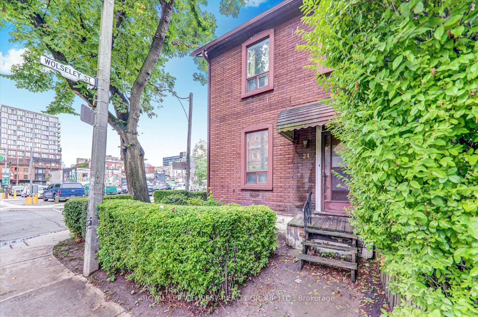 24-augusta-avenue-w-toronto-ontario-c12378938