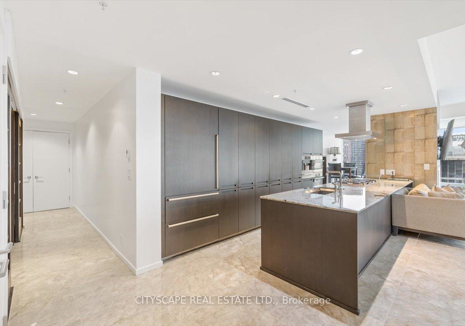 180-university-avenue-toronto-ontario-c12379024