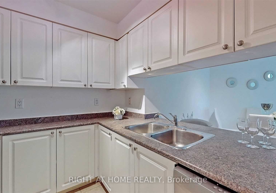 887-bay-street-toronto-ontario-c12379085
