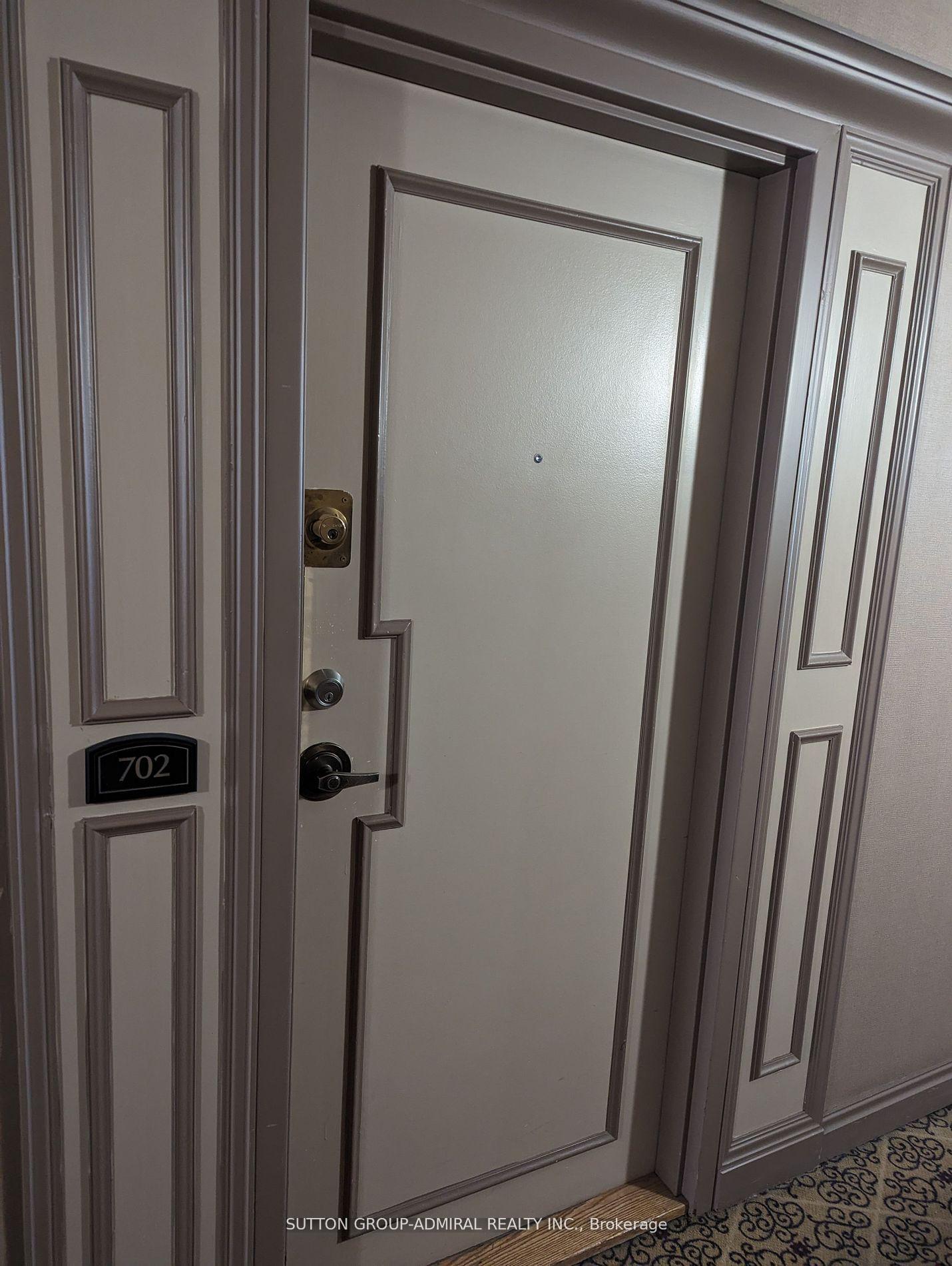 105-mccaul-street-toronto-ontario-c12379281
