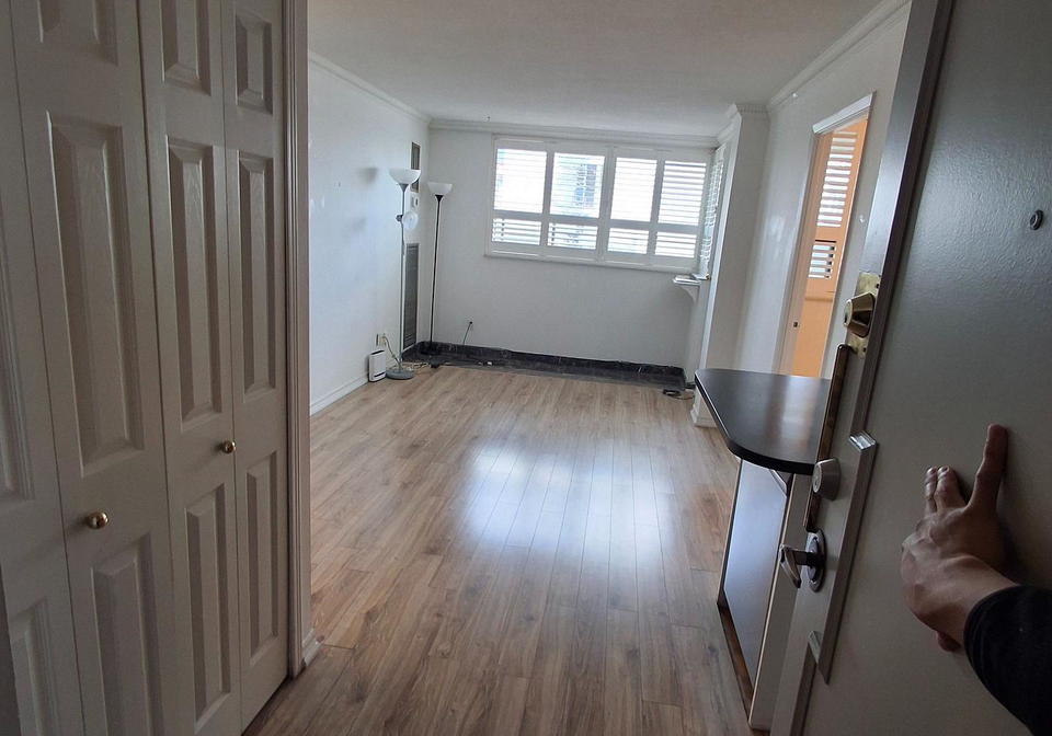 105-mccaul-street-toronto-ontario-c12379281