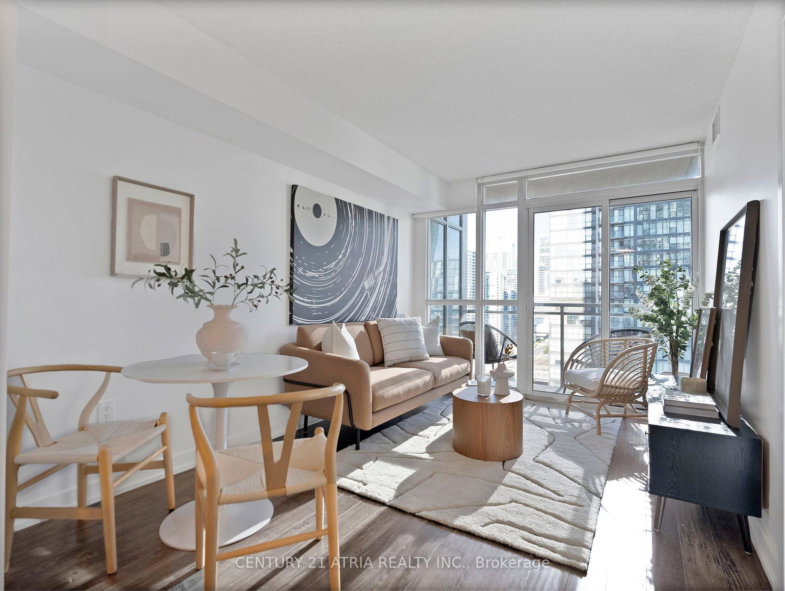 15-iceboat-terrace-toronto-ontario-c12379317