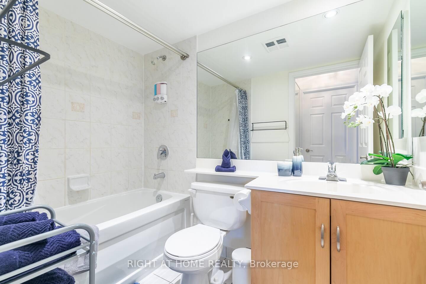 250-wellington-street-w-toronto-ontario-c12379510