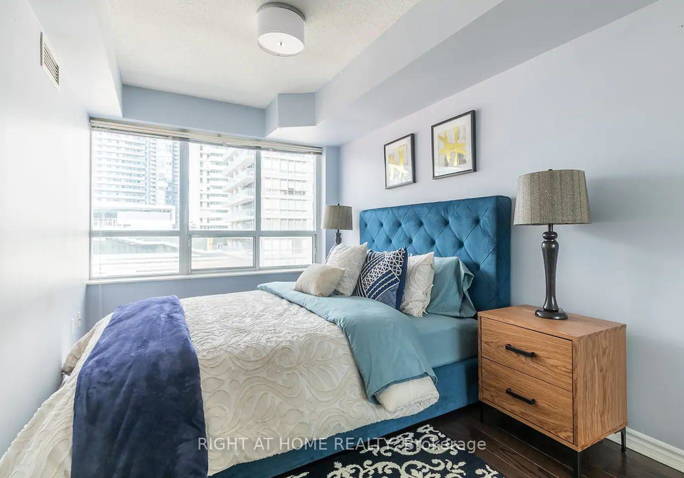250-wellington-street-w-toronto-ontario-c12379510