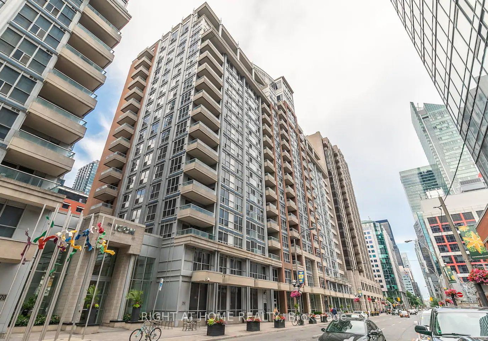 250-wellington-street-w-toronto-ontario-c12379510