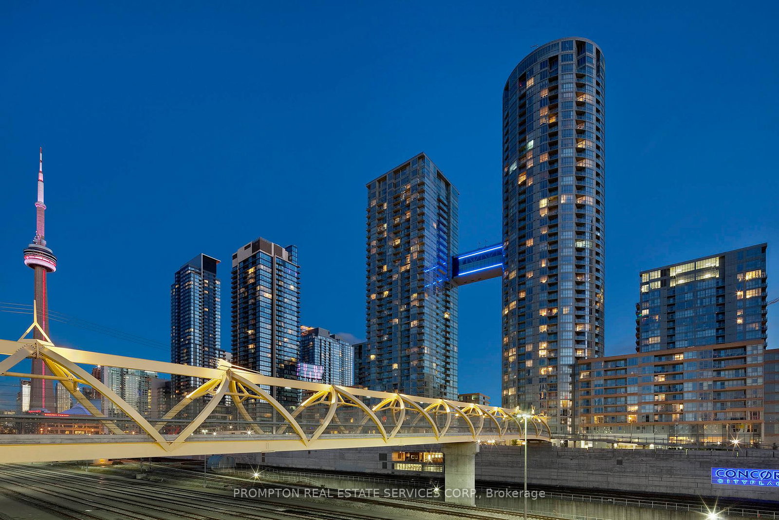 15-iceboat-terrace-toronto-ontario-c12379514