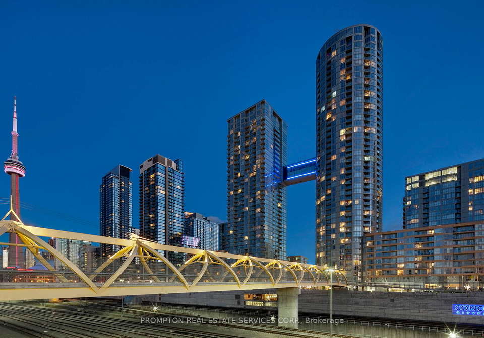 15-iceboat-terrace-toronto-ontario-c12379514