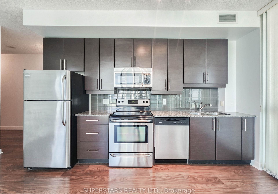 33-bay-street-toronto-ontario-c12379561