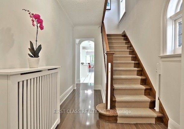 262-castlefield-avenue-toronto-ontario-c12380049