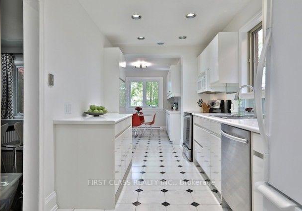262-castlefield-avenue-toronto-ontario-c12380049