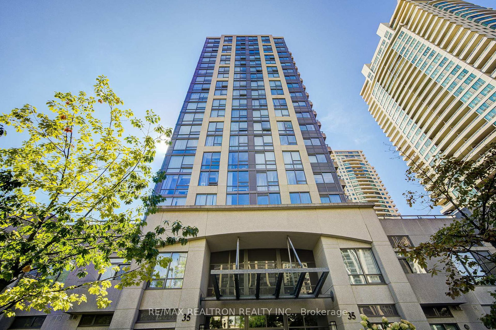 35-hollywood-avenue-north-york-ontario-c12380055