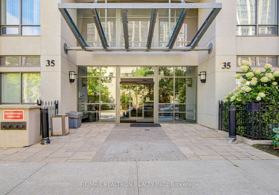 35-hollywood-avenue-north-york-ontario-c12380055