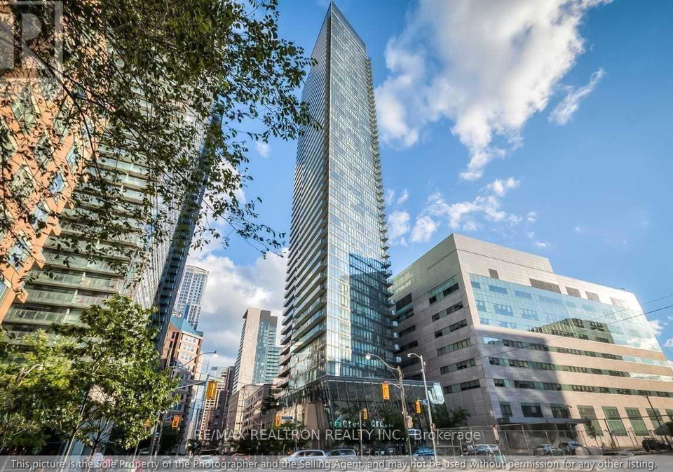 832-bay-street-toronto-ontario-c12380375