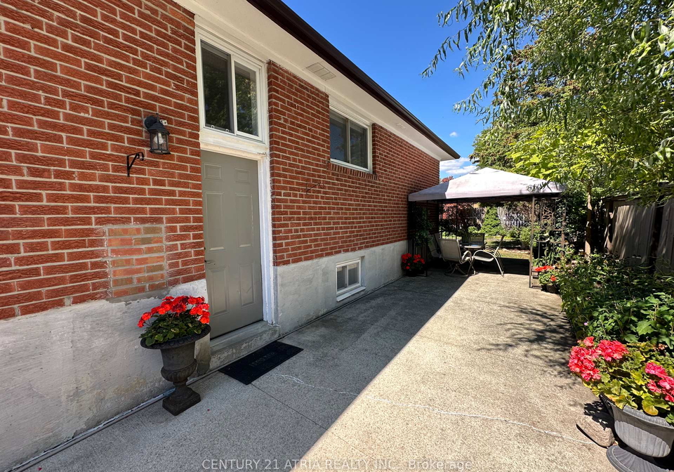 18-reiber-crescent-north-york-ontario-c12380642