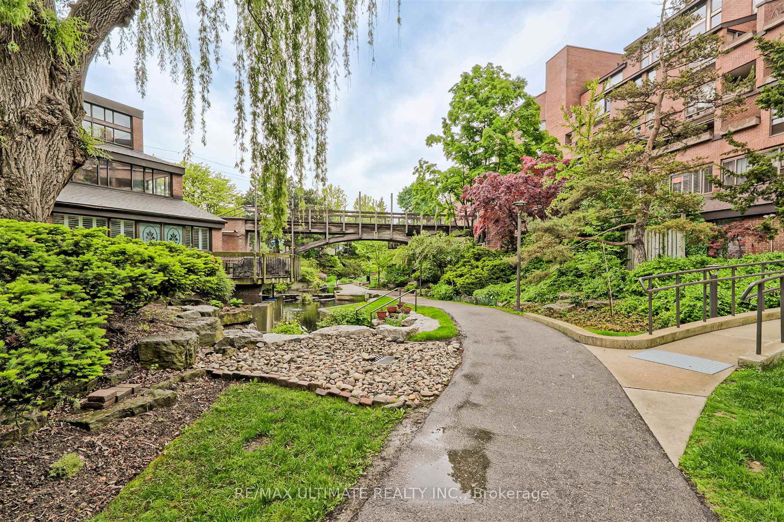 40-sylvan-valleyway-toronto-ontario-c12380672