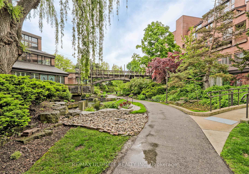 40-sylvan-valleyway-toronto-ontario-c12380672