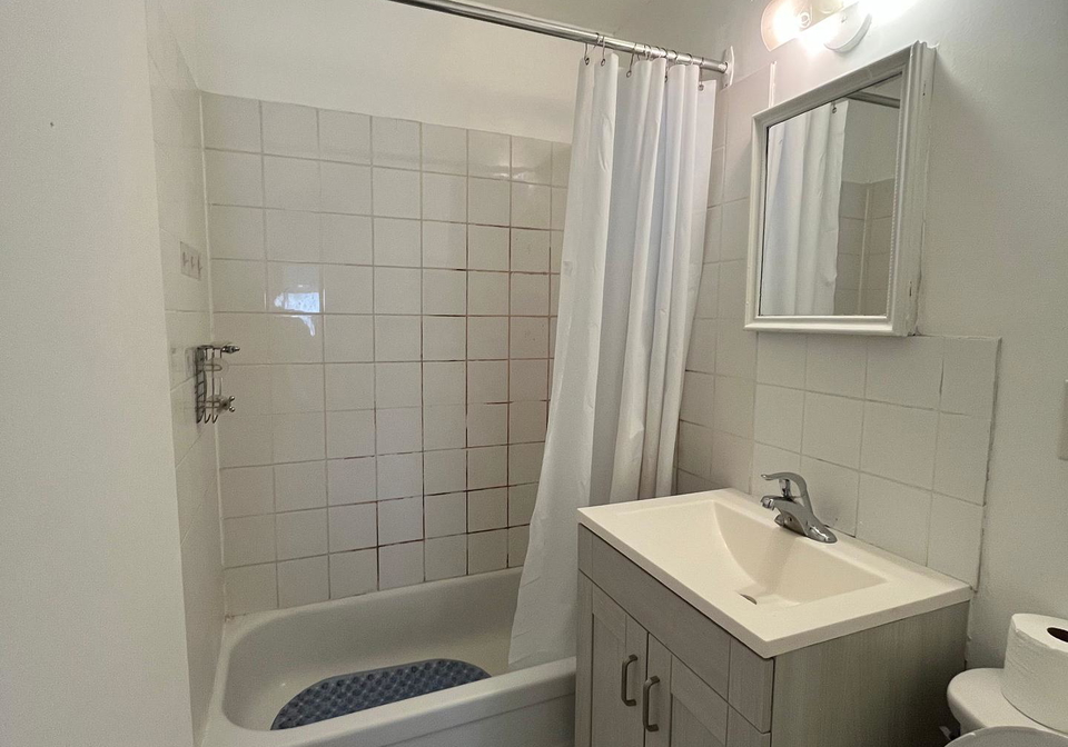 557-markham-street-toronto-ontario-c12380972