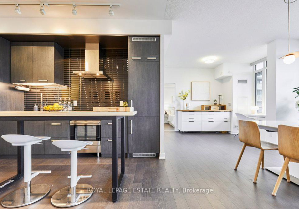 120-bayview-avenue-toronto-ontario-c12380978