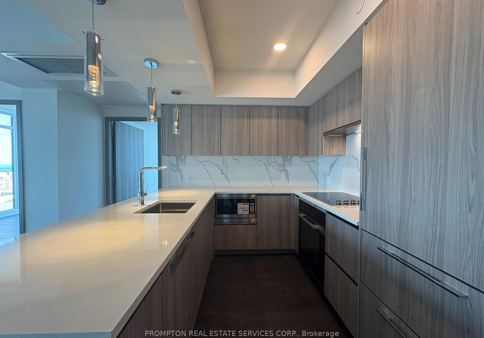 1-concord-cityplace-way-toronto-ontario-c12381299