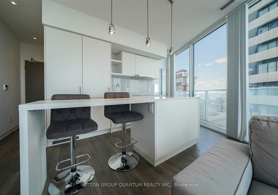 100-harbour-street-toronto-ontario-c12381493