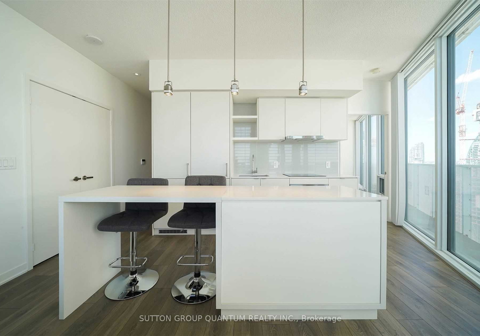 100-harbour-street-toronto-ontario-c12381493