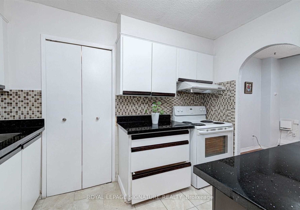 5-parkway-forest-drive-north-york-ontario-c12381821