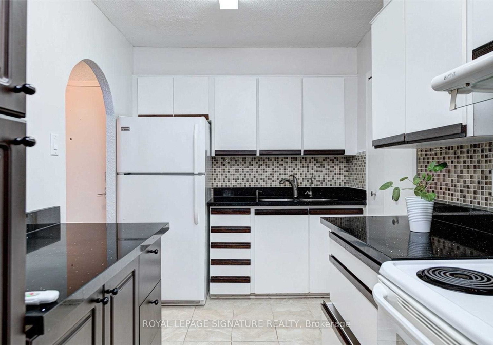 5-parkway-forest-drive-north-york-ontario-c12381821