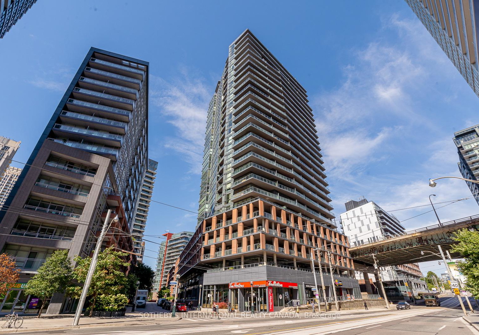 20-bruyeres-mews-toronto-ontario-c12382094