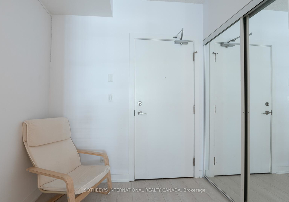 20-bruyeres-mews-toronto-ontario-c12382094