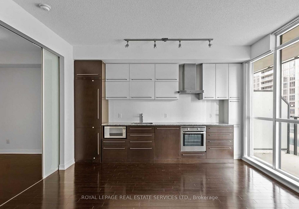 770-bay-street-toronto-ontario-c12382400