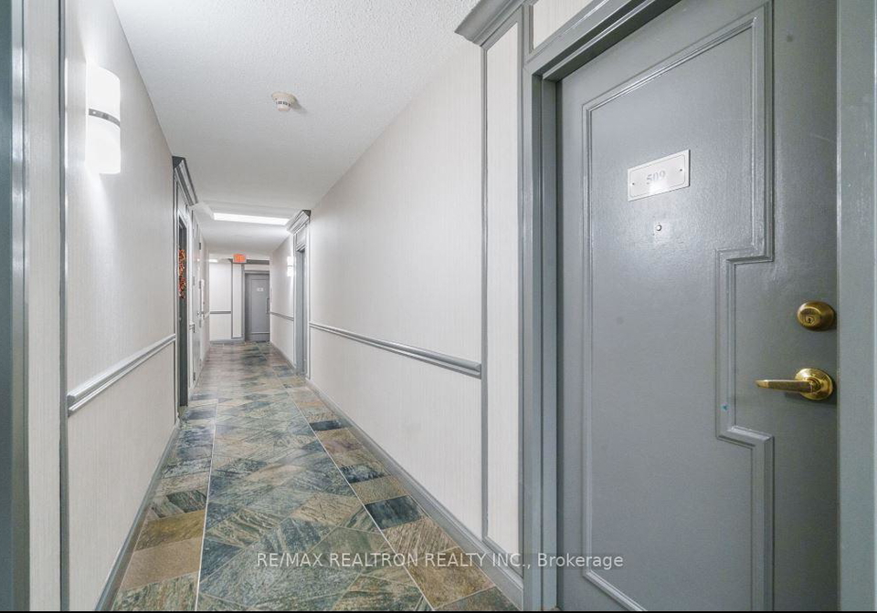 633-bay-street-toronto-ontario-c12382418