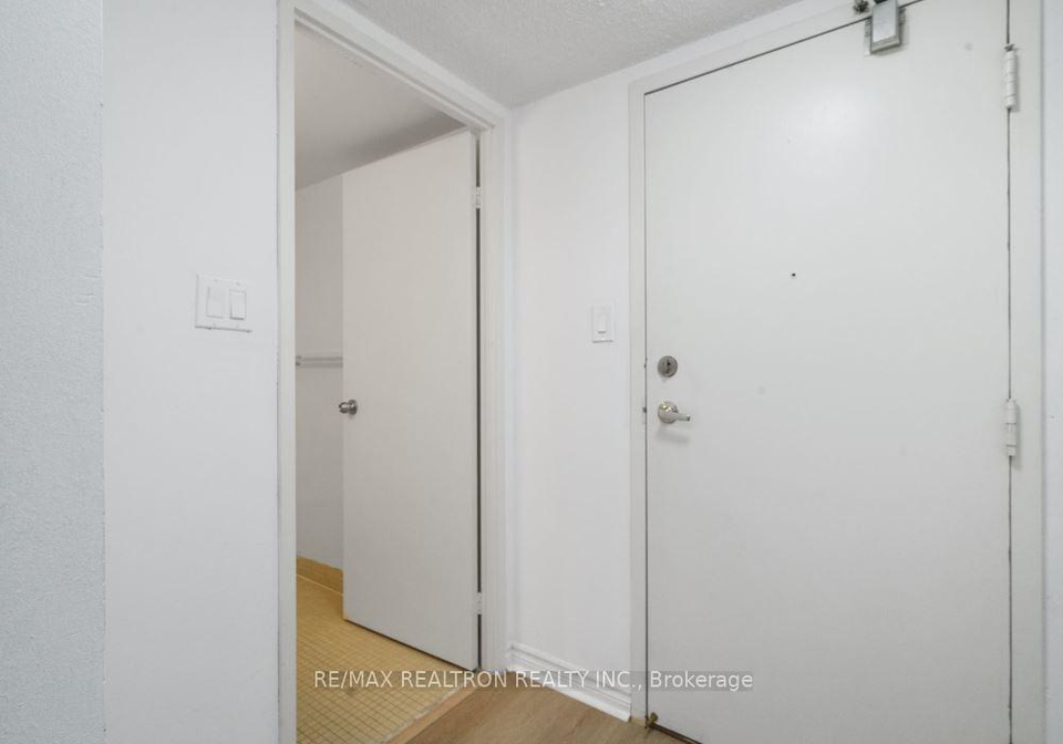 633-bay-street-toronto-ontario-c12382418