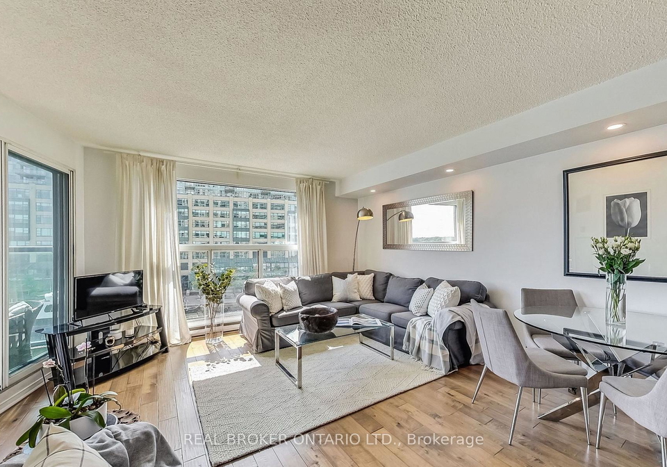 99-harbour-square-toronto-ontario-c12382422
